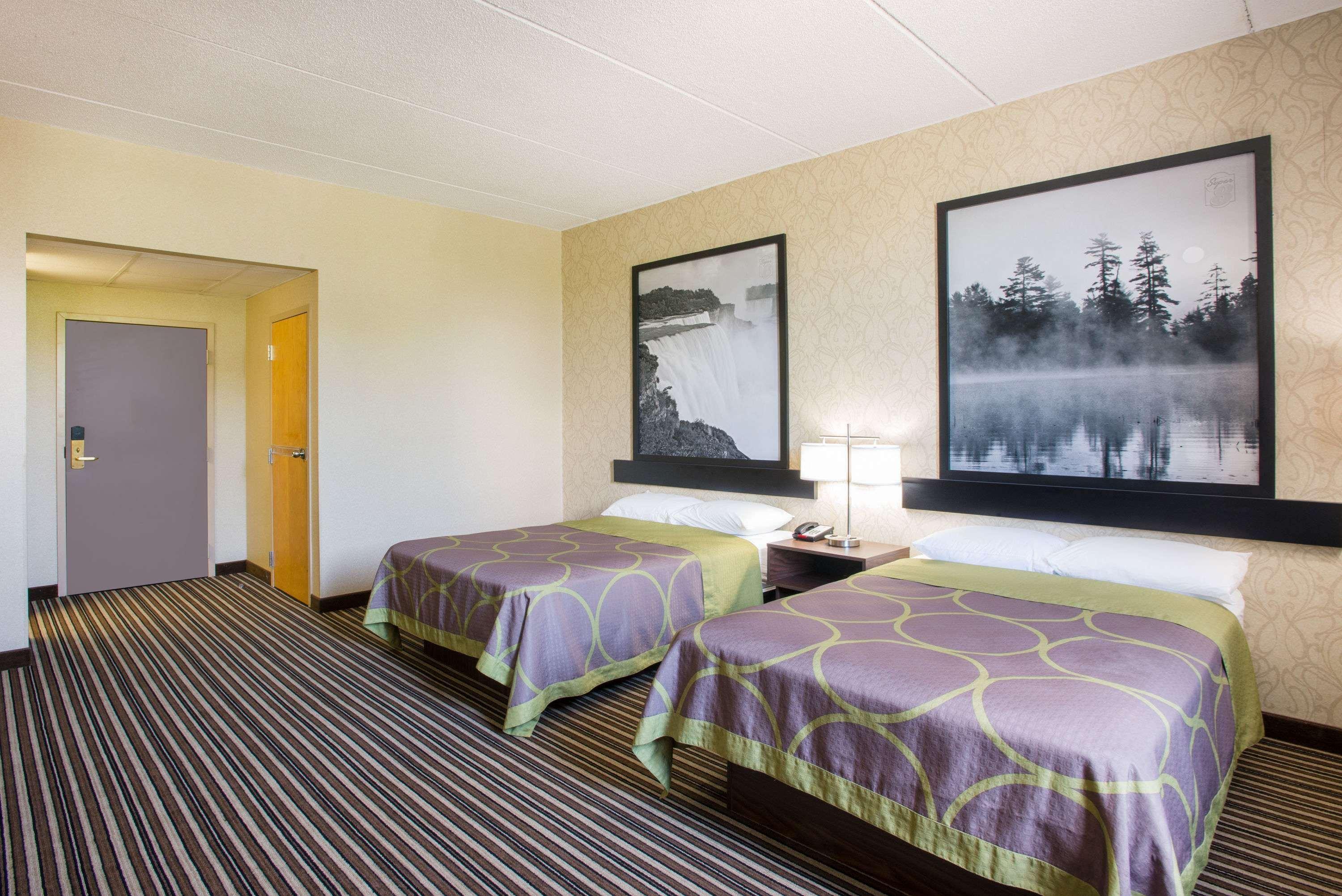 Super 8 By Wyndham Plattsburgh Hotel Buitenkant foto